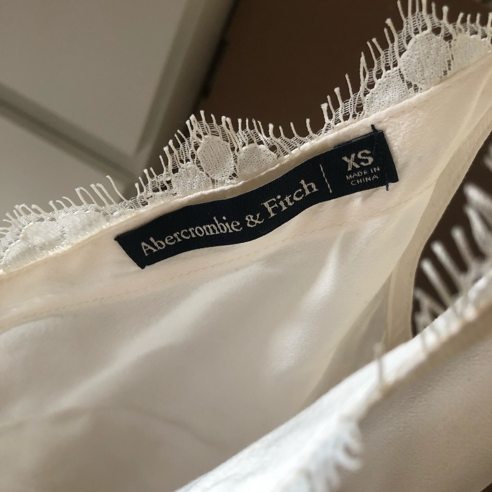 ⭐️2/$40⭐️A&F Blouse - Picture 4 of 4